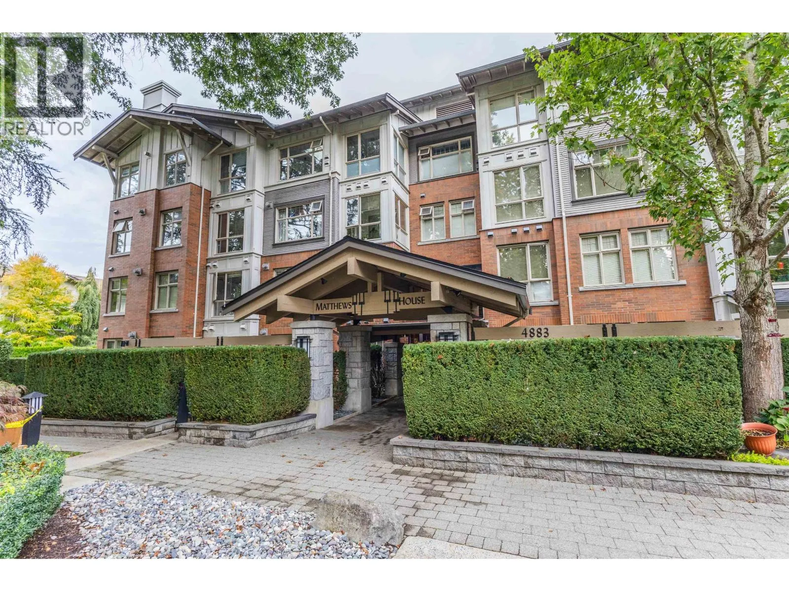 104 4883 MACLURE MEWS