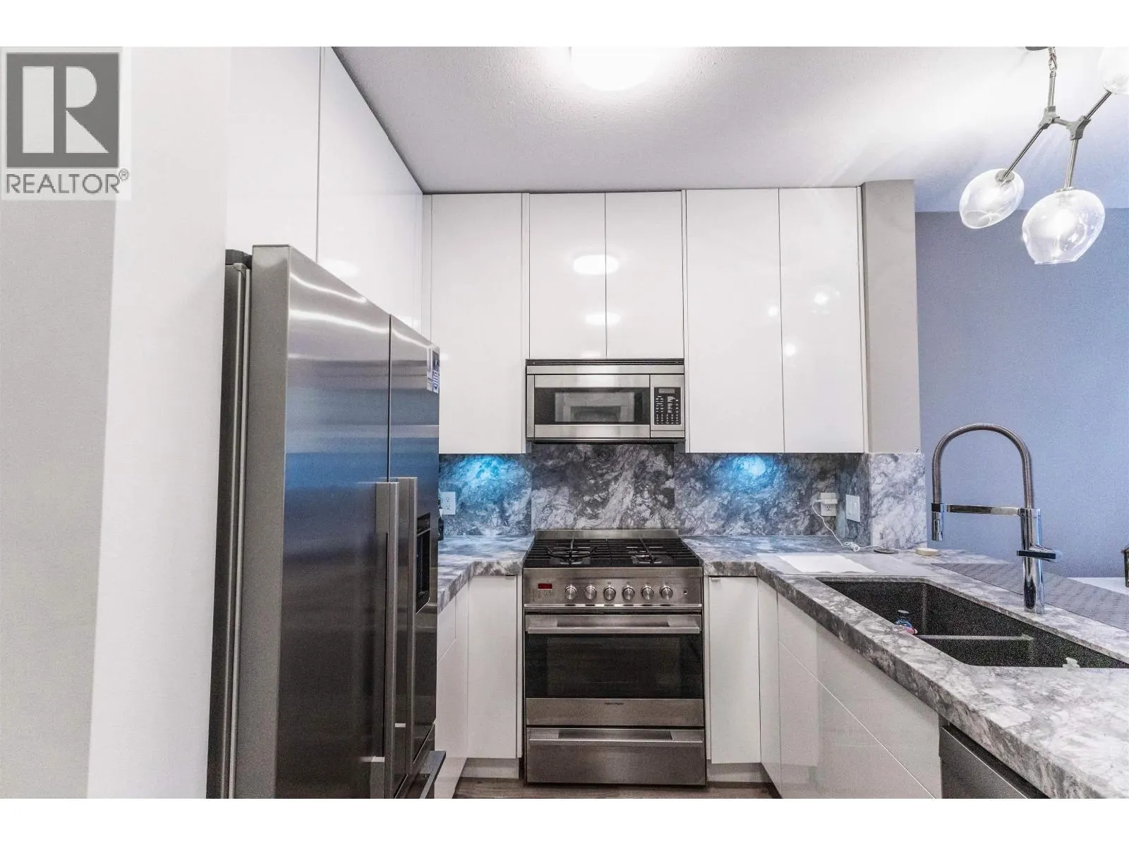 104 4883 MACLURE MEWS