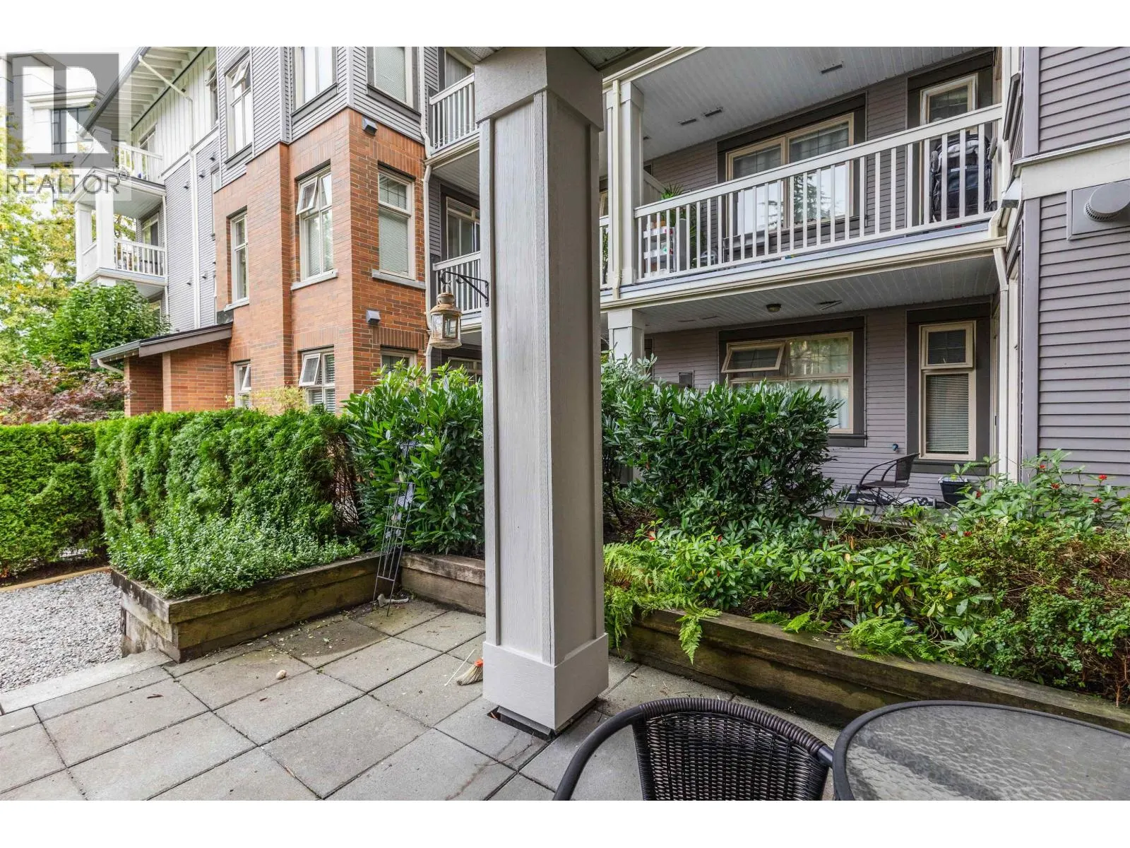 104 4883 MACLURE MEWS