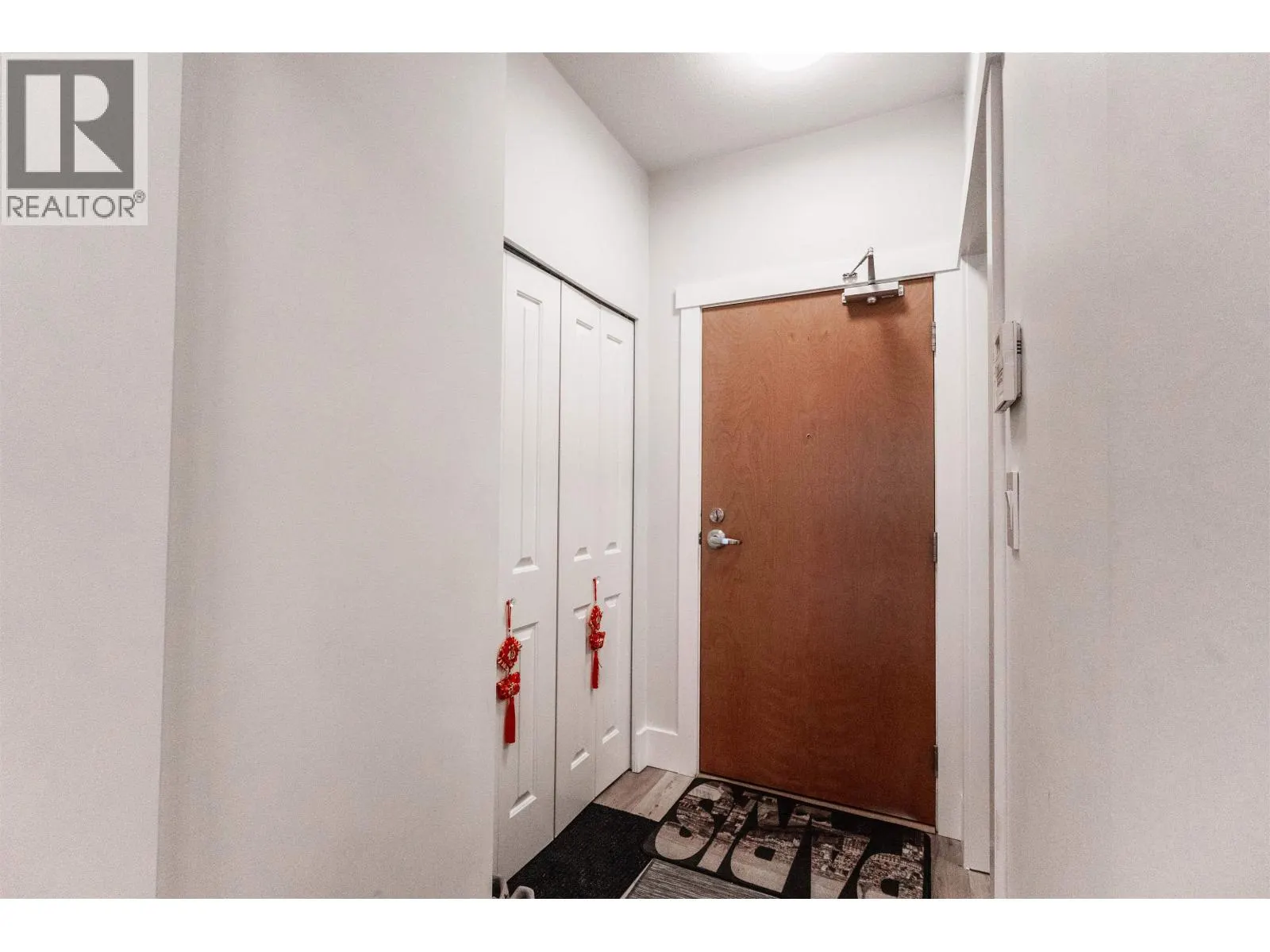 104 4883 MACLURE MEWS