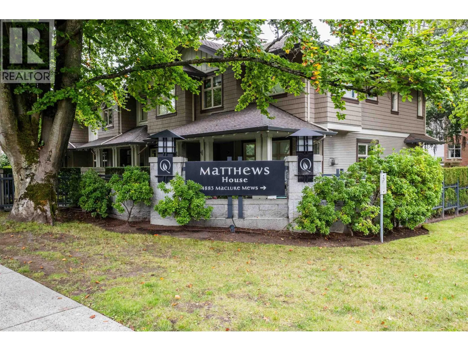 104 4883 MACLURE MEWS