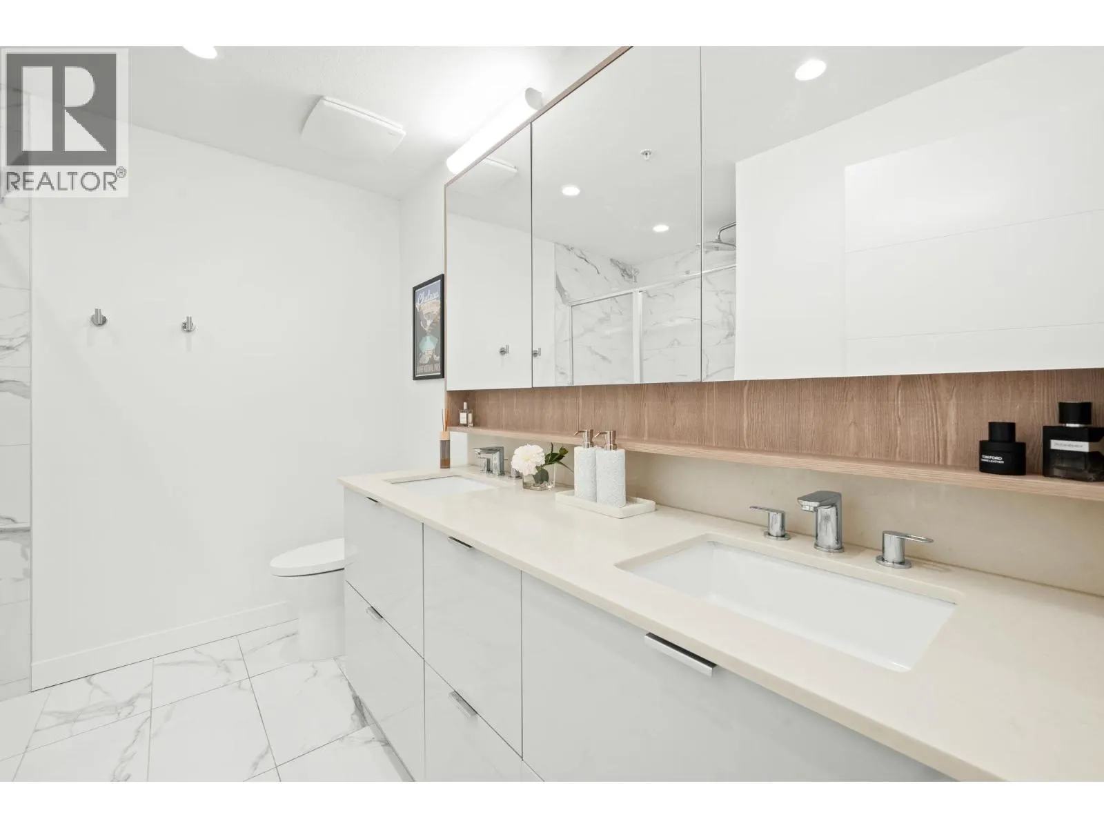 TH8 108 E 8TH STREET