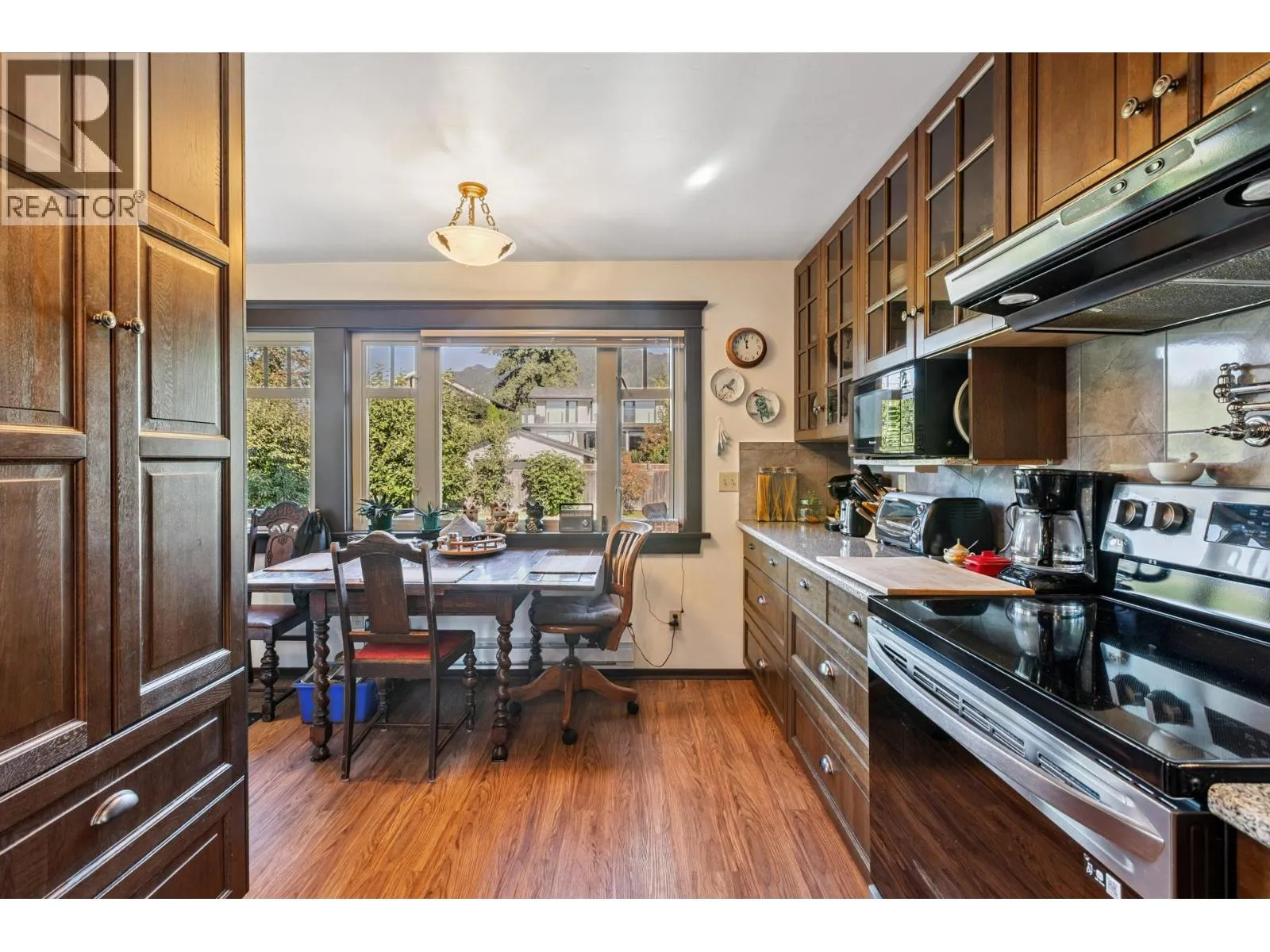 234 W WINDSOR ROAD