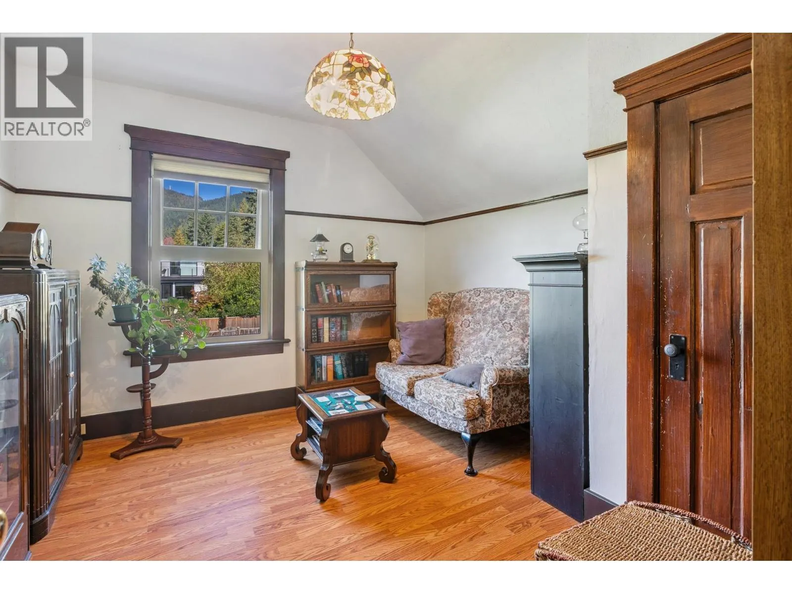 234 W WINDSOR ROAD