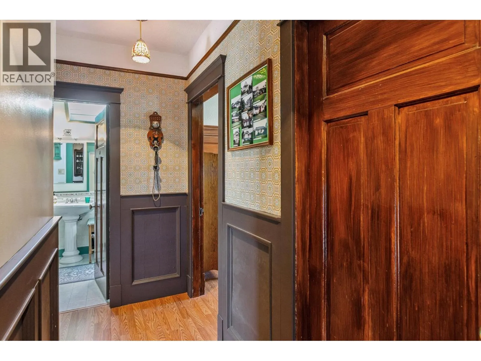 234 W WINDSOR ROAD