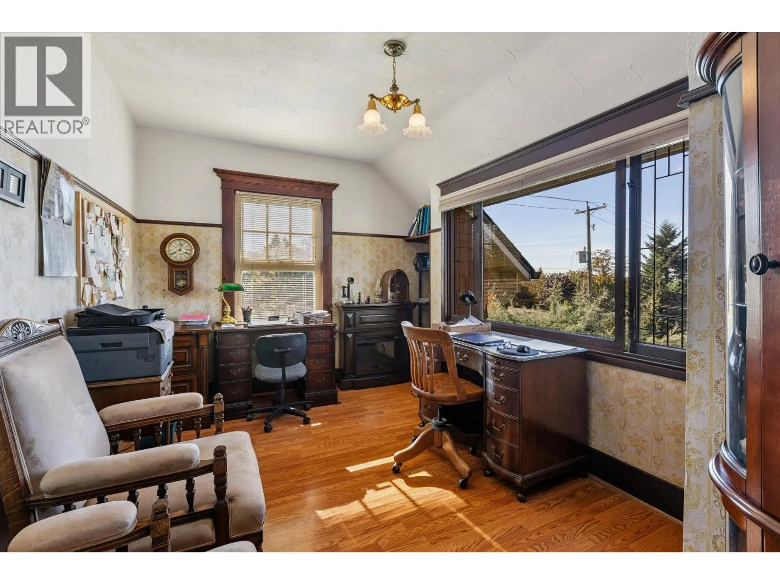 234 W WINDSOR ROAD