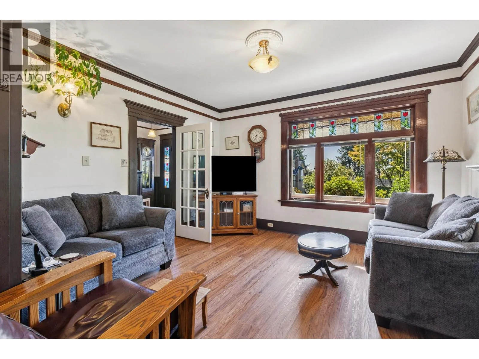 234 W WINDSOR ROAD