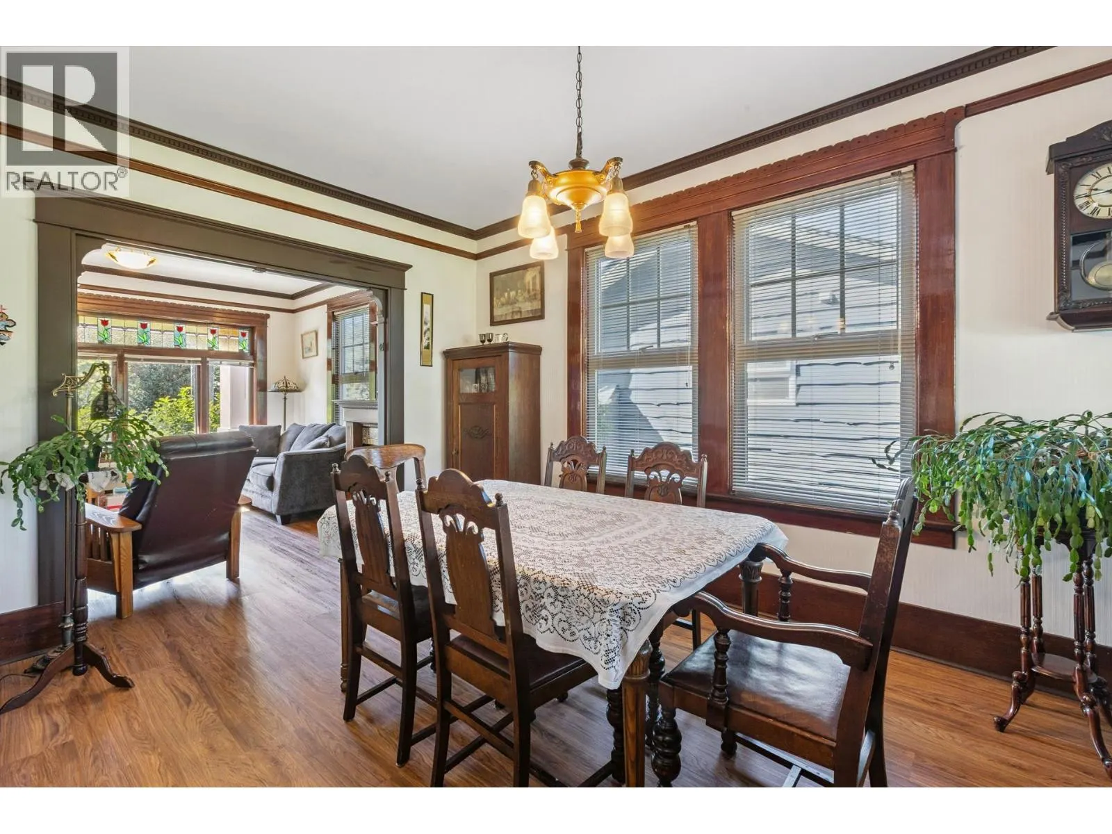 234 W WINDSOR ROAD