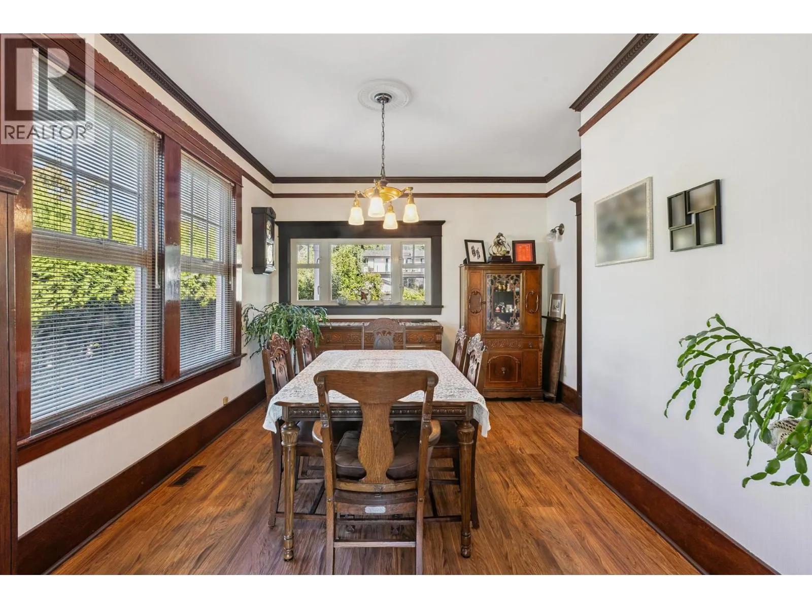 234 W WINDSOR ROAD