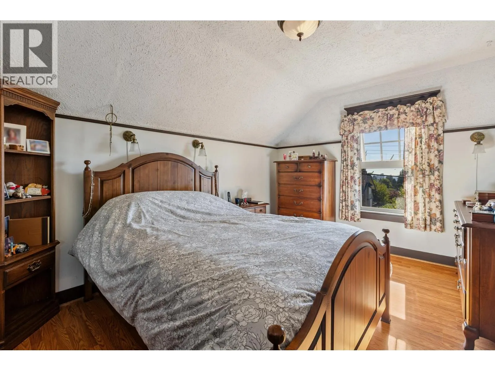 234 W WINDSOR ROAD