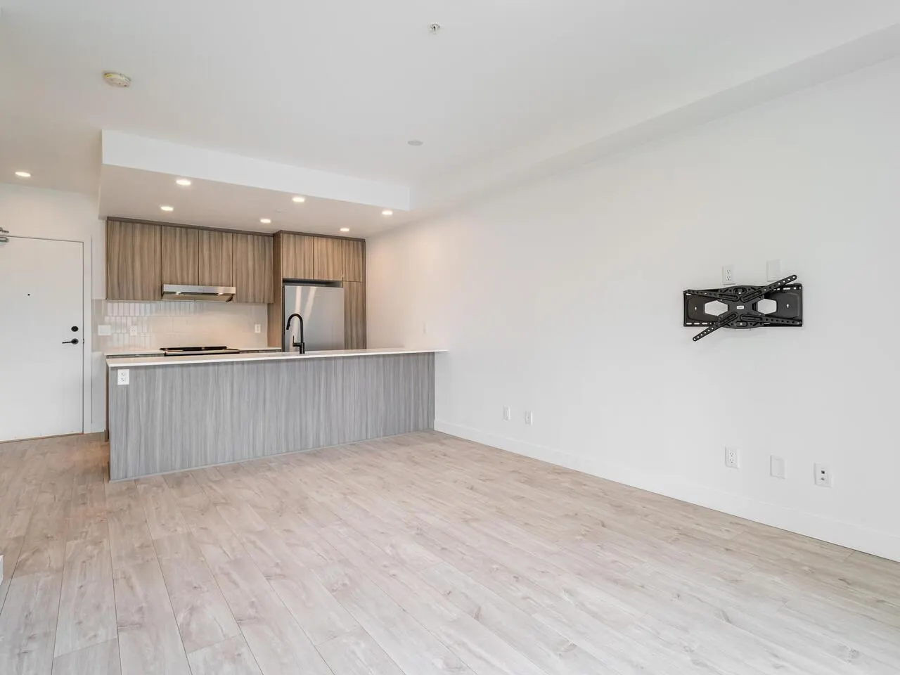 304 32838 LANDEAU PLACE