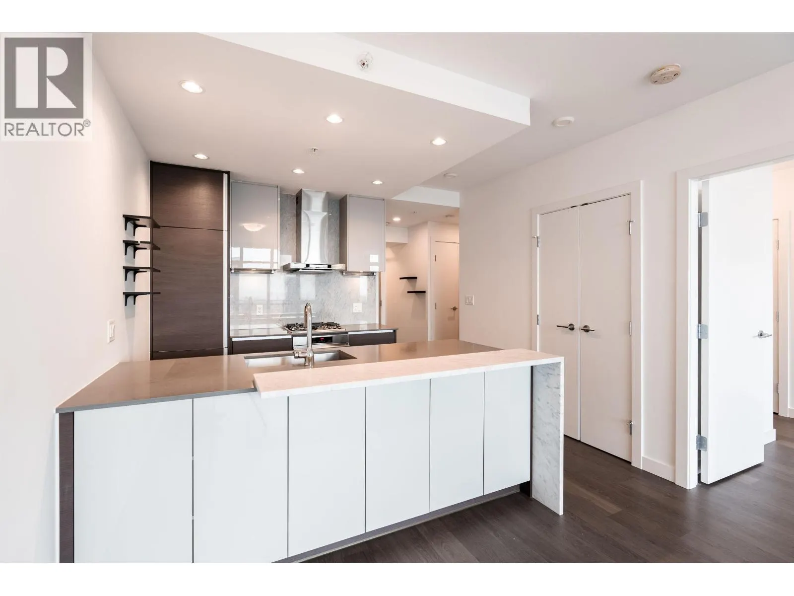 3706 6098 STATION STREET