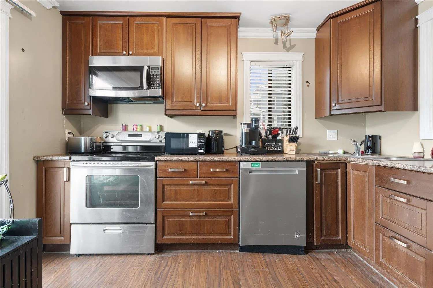 1 9342 HAZEL STREET|Chilliwack Proper East