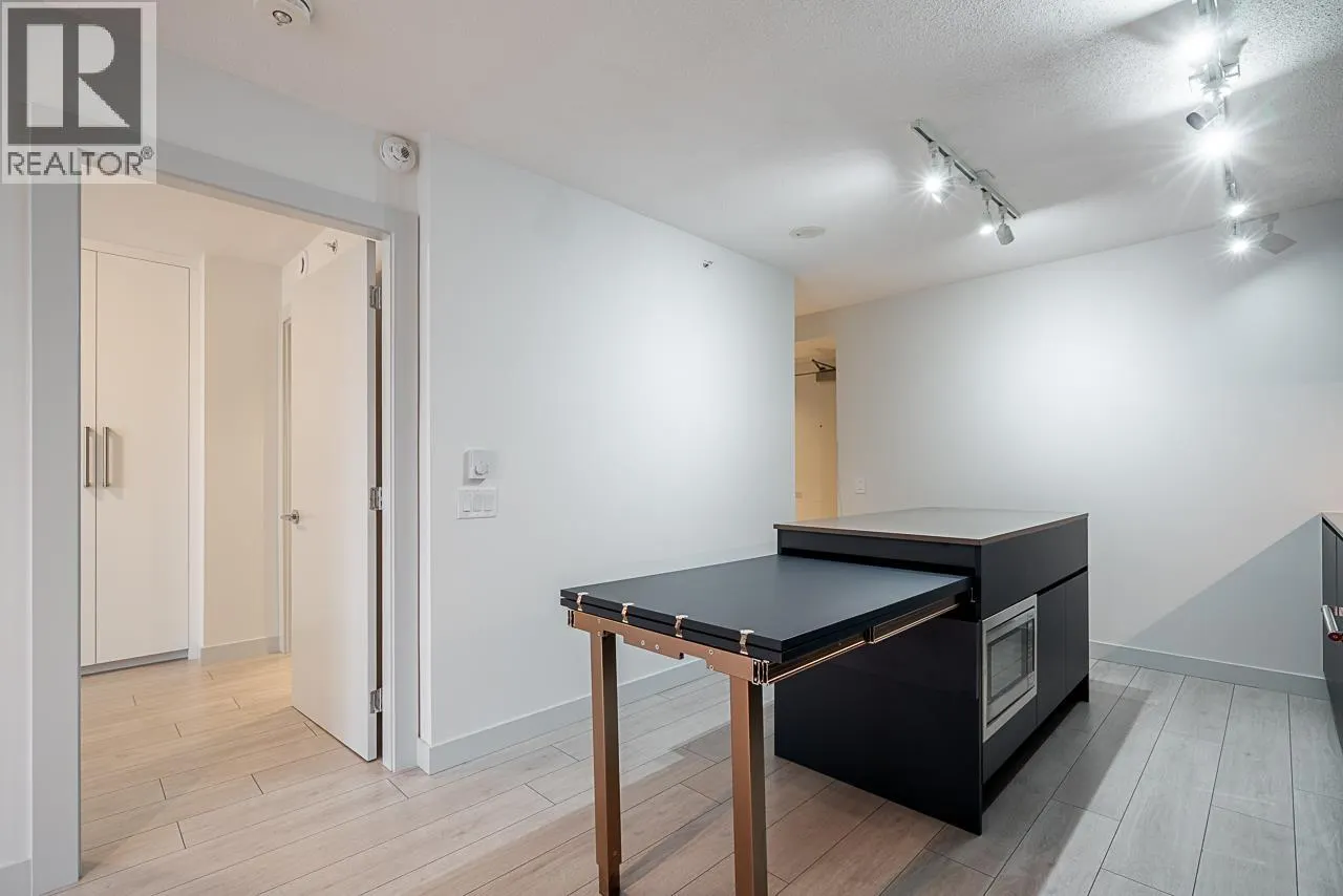1106 988 QUAYSIDE DRIVE