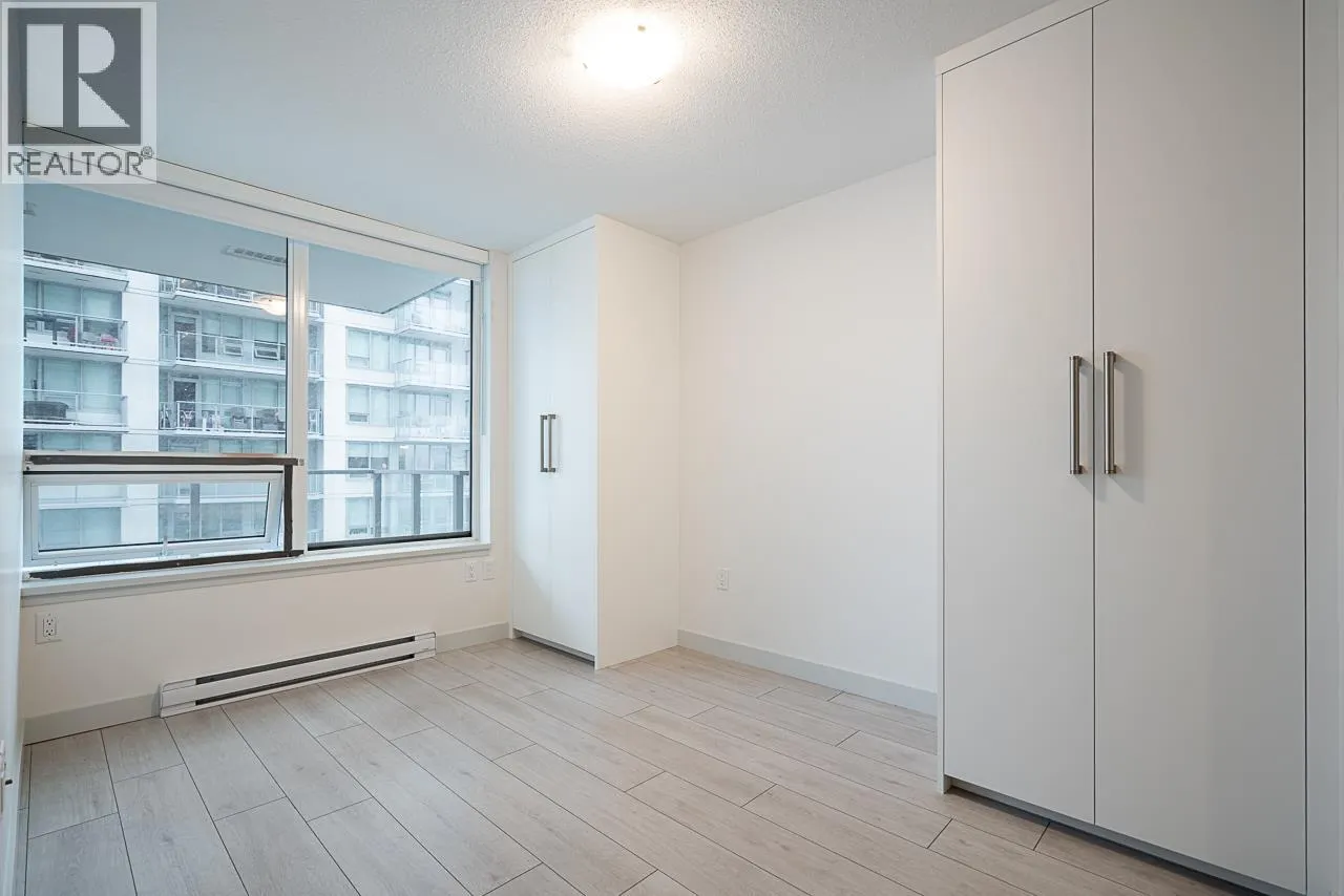 1106 988 QUAYSIDE DRIVE