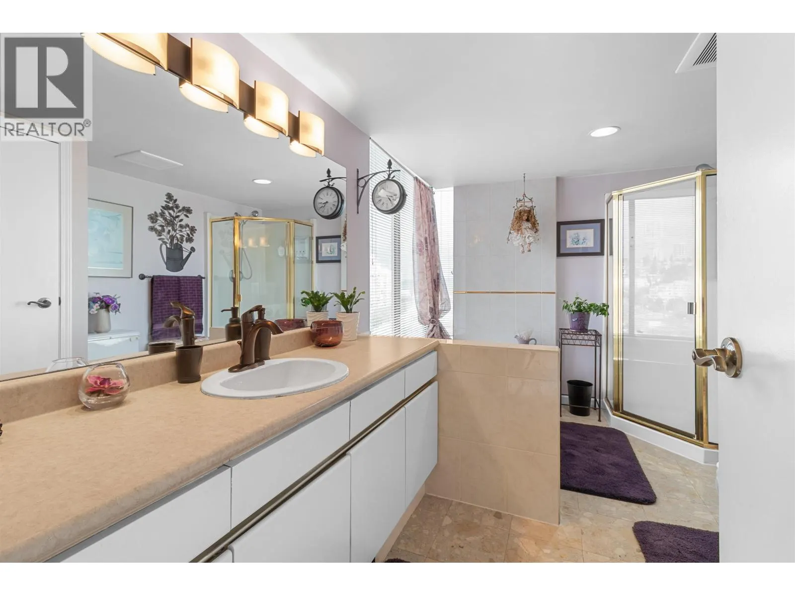 1101 8 LAGUNA COURT
