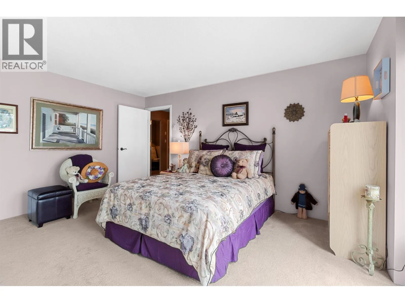 1101 8 LAGUNA COURT