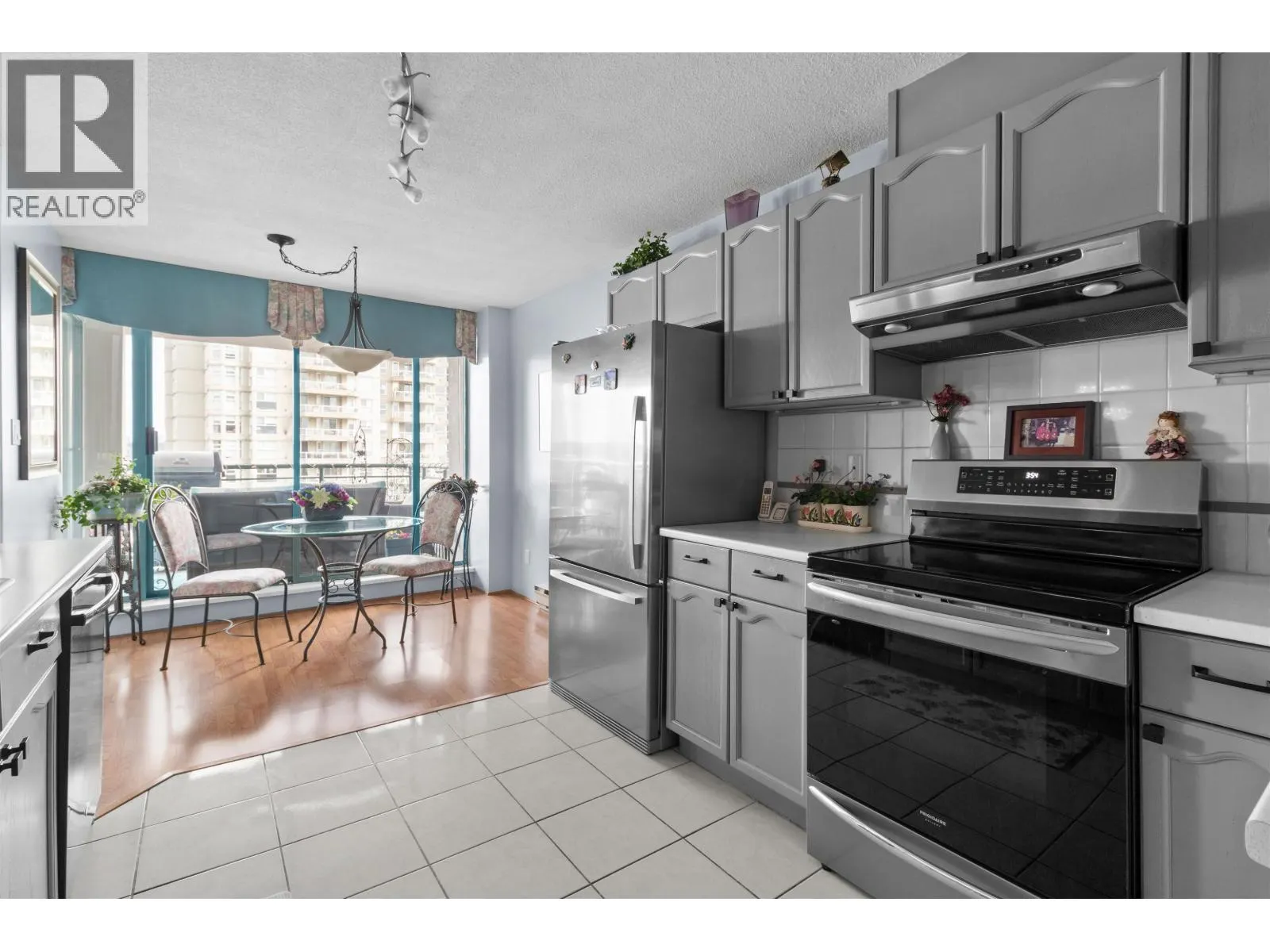 1101 8 LAGUNA COURT