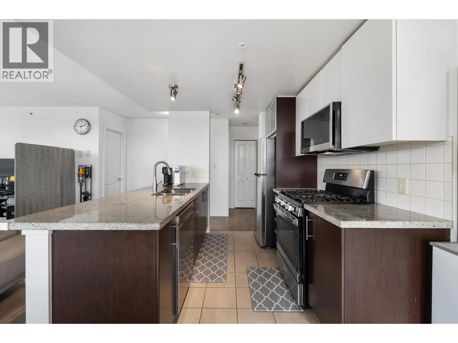 707 2289 YUKON CRESCENT