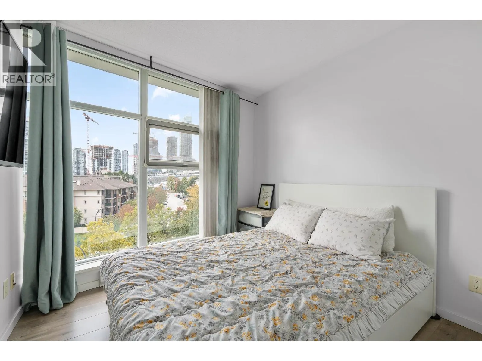 707 2289 YUKON CRESCENT