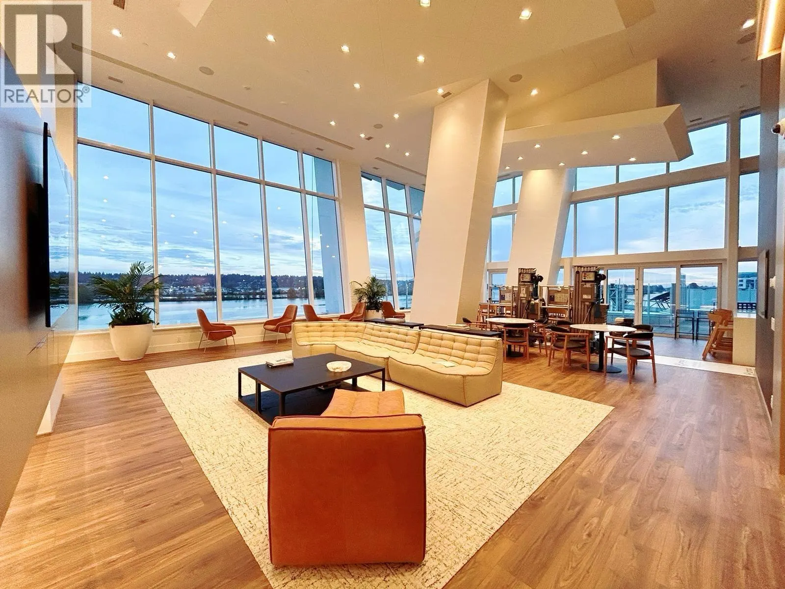 1802 680 QUAYSIDE DRIVE