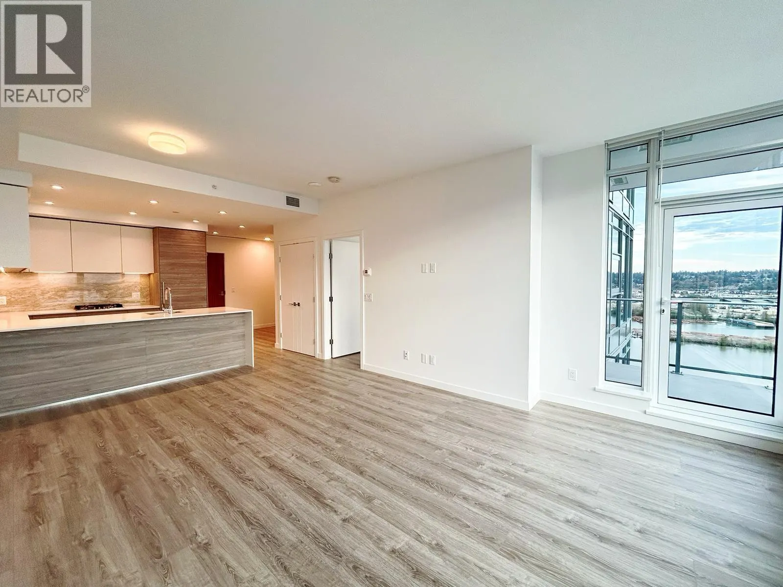 1802 680 QUAYSIDE DRIVE