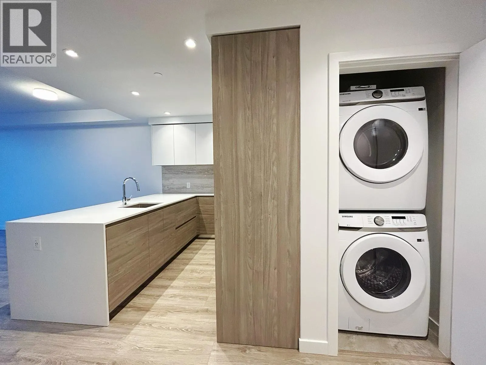 1802 680 QUAYSIDE DRIVE