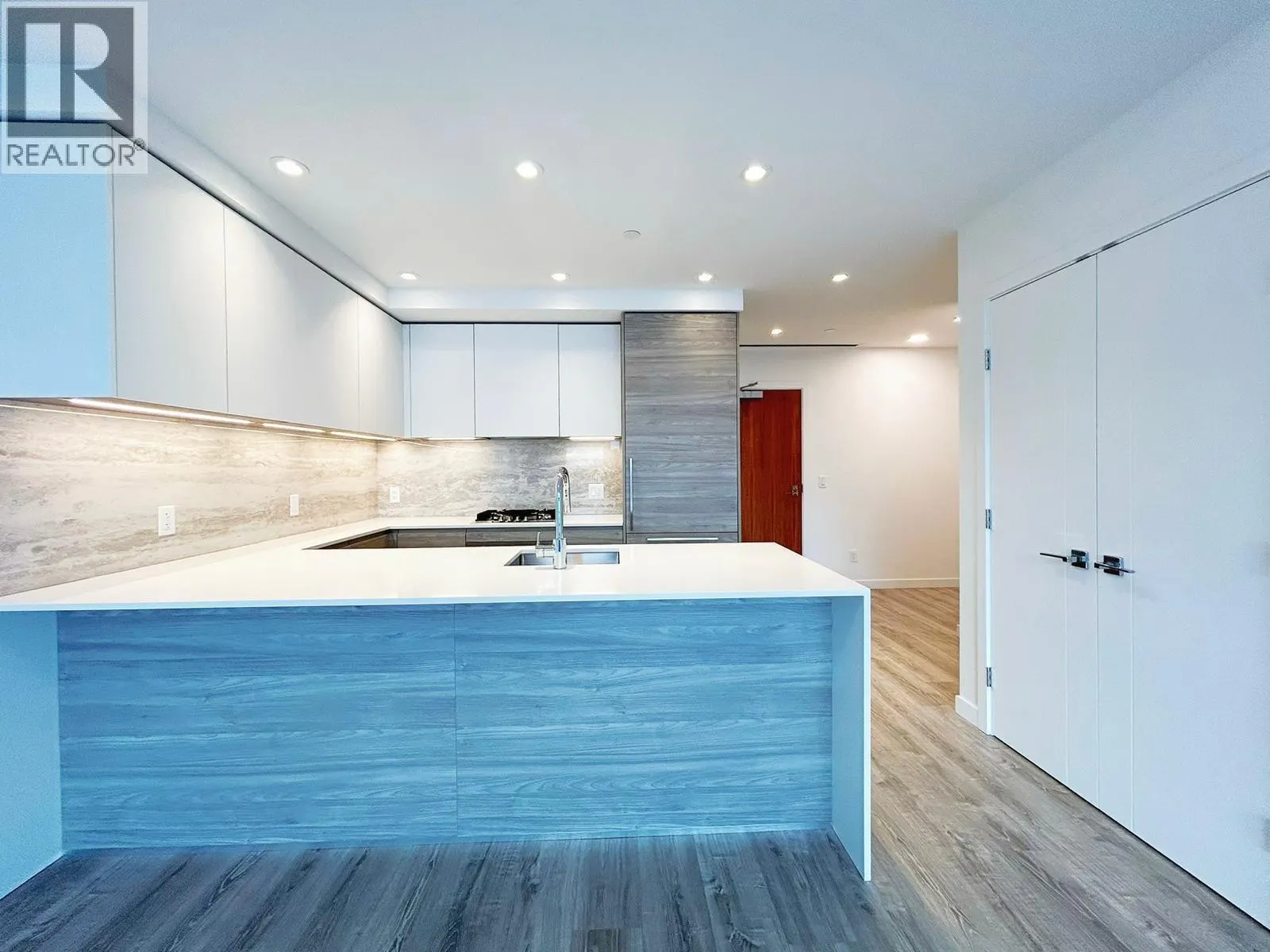 1802 680 QUAYSIDE DRIVE