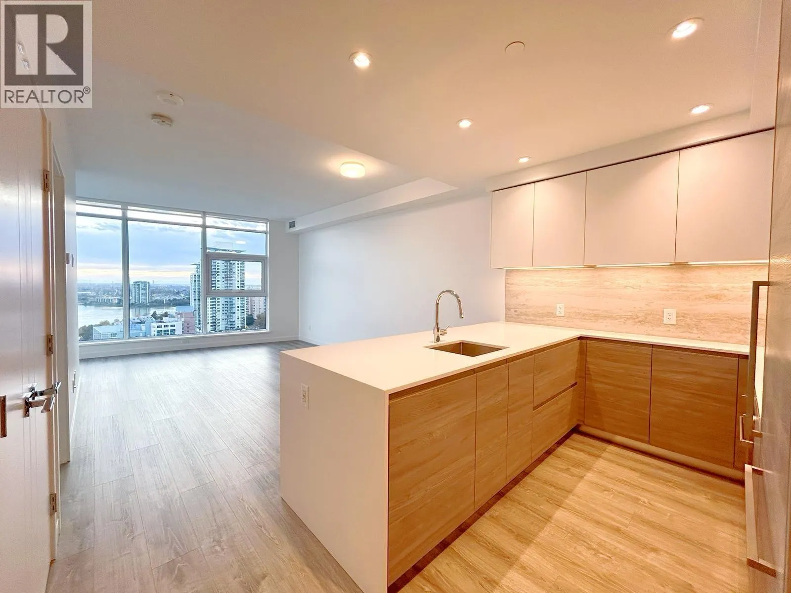 1802 680 QUAYSIDE DRIVE
