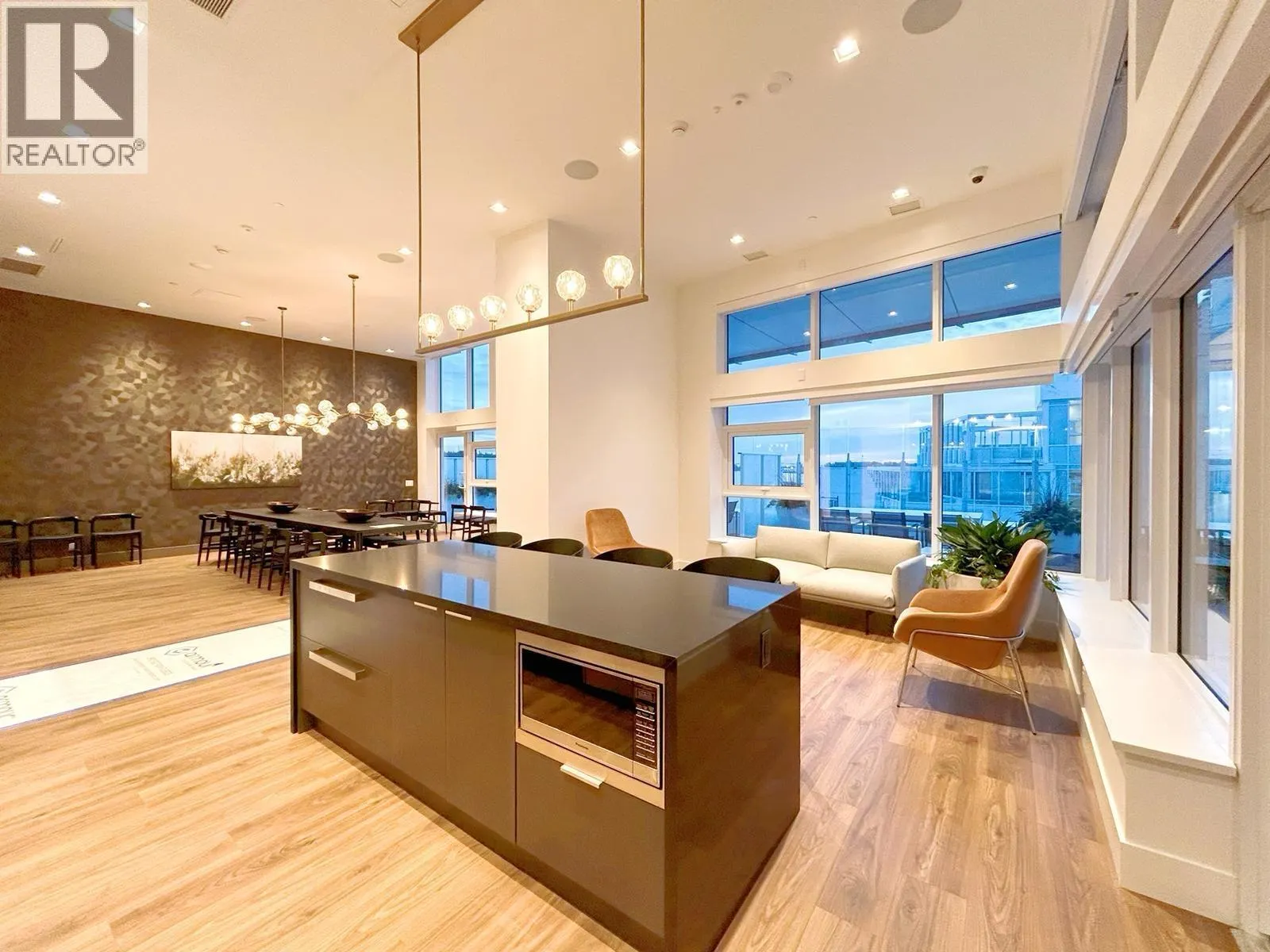1802 680 QUAYSIDE DRIVE
