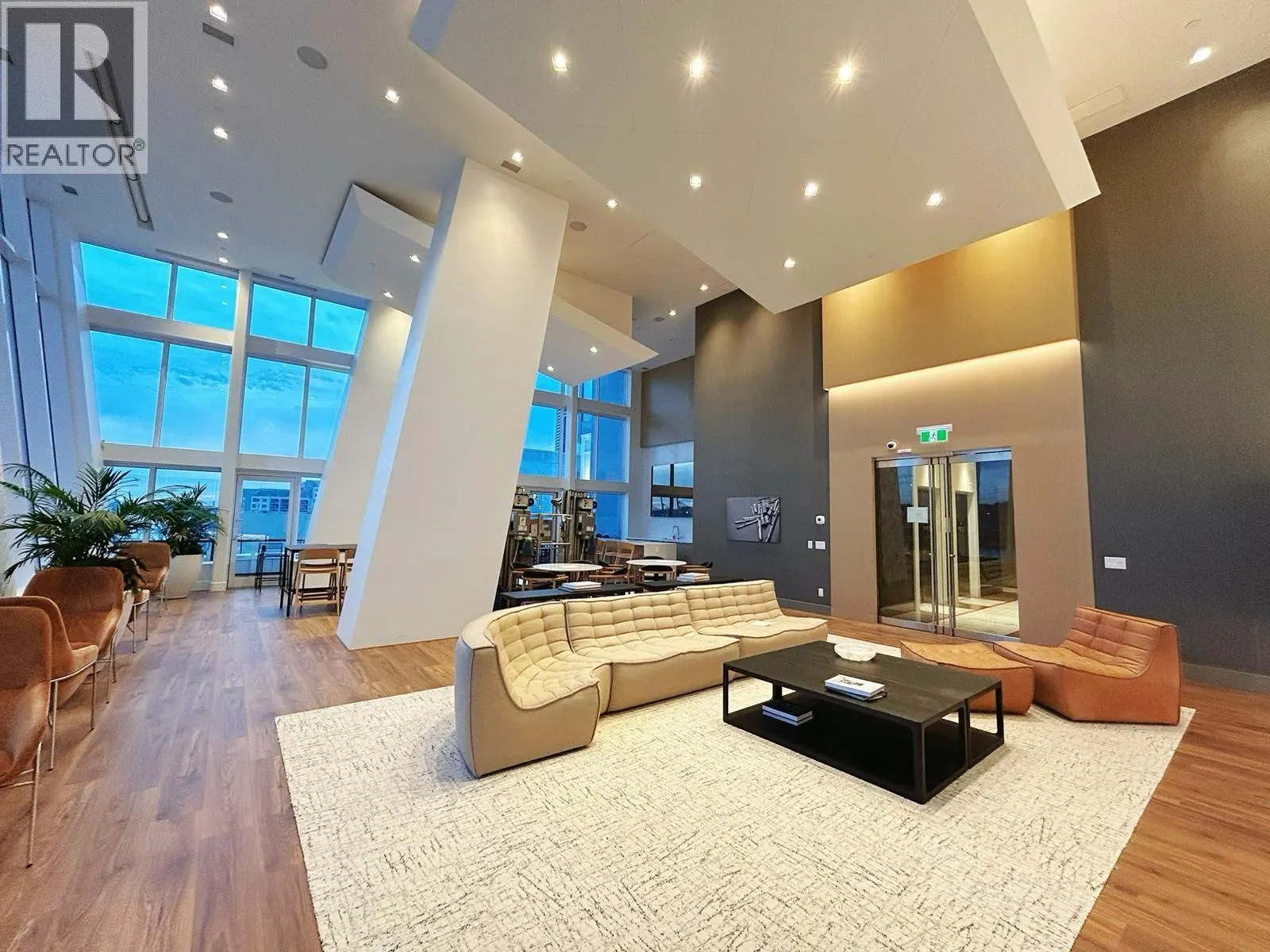 1802 680 QUAYSIDE DRIVE