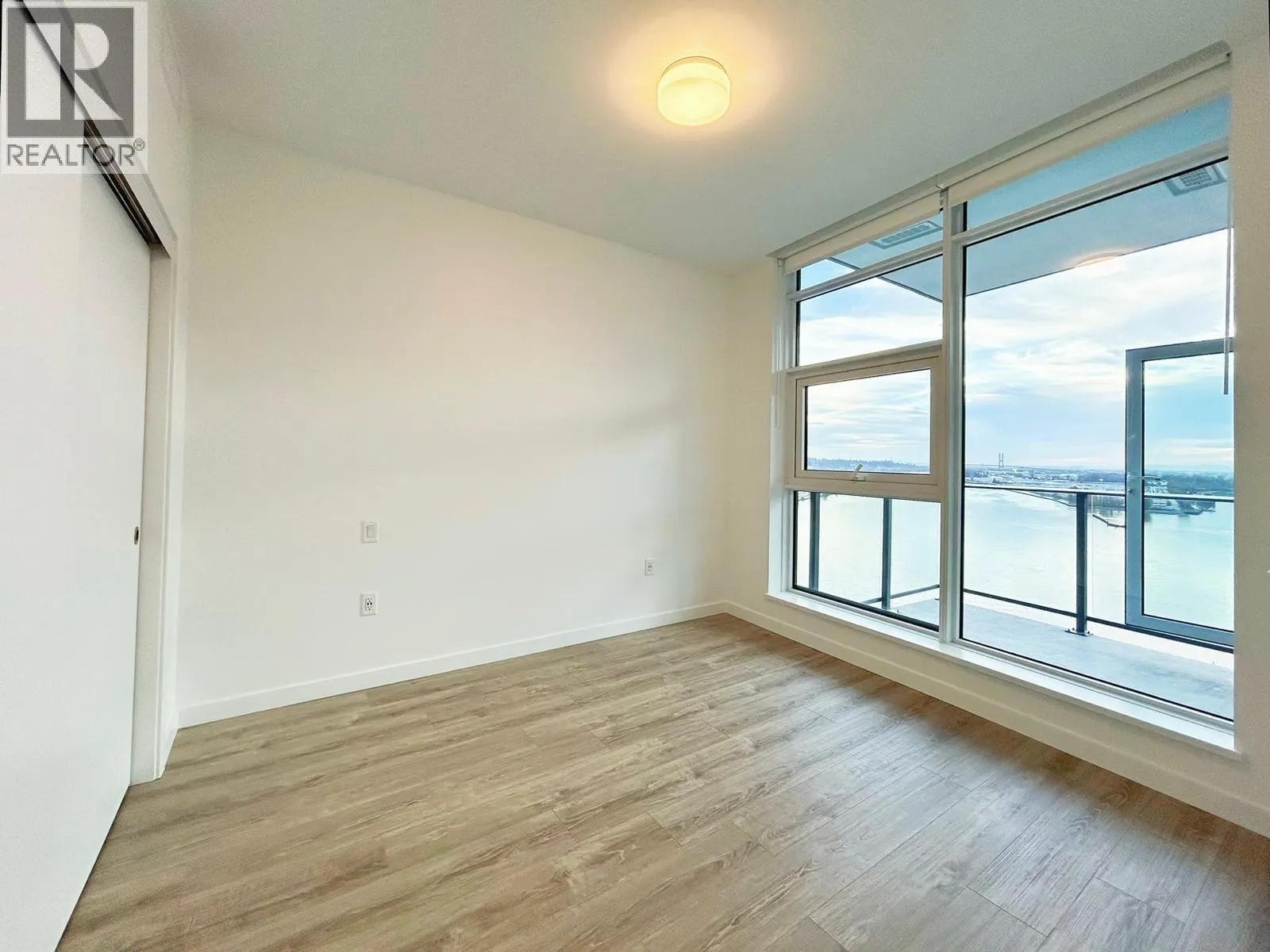 1802 680 QUAYSIDE DRIVE