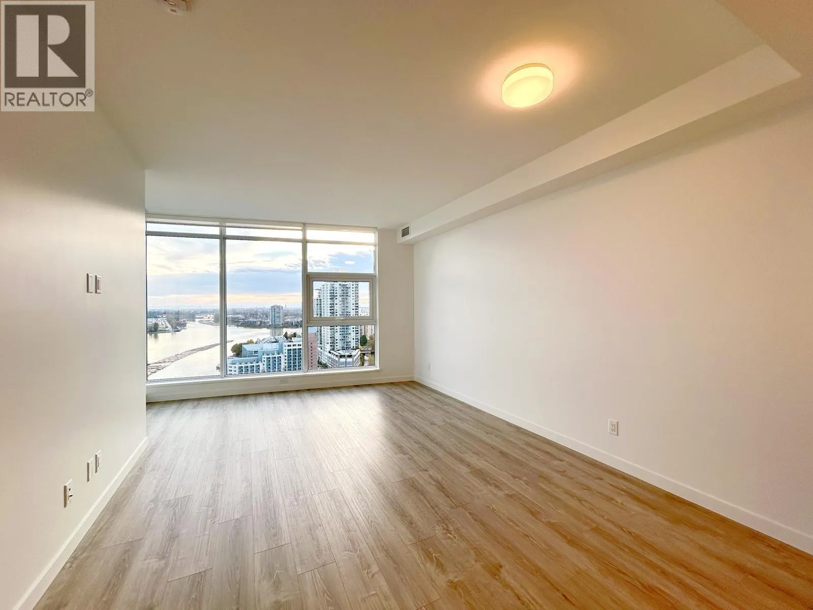 1802 680 QUAYSIDE DRIVE