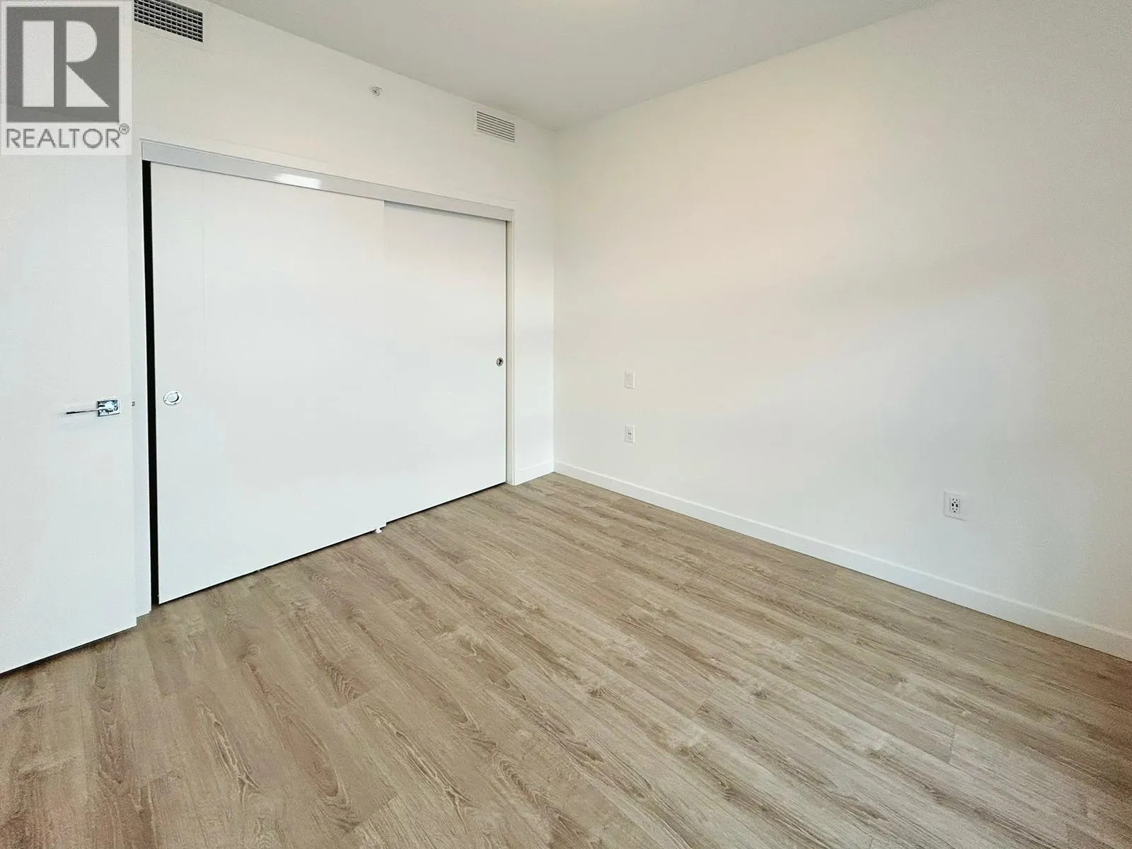 1802 680 QUAYSIDE DRIVE