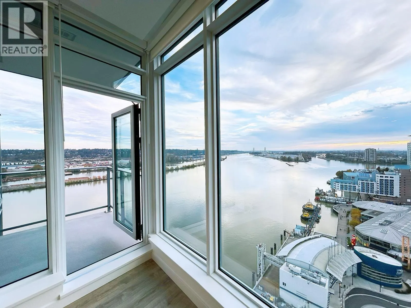 1802 680 QUAYSIDE DRIVE