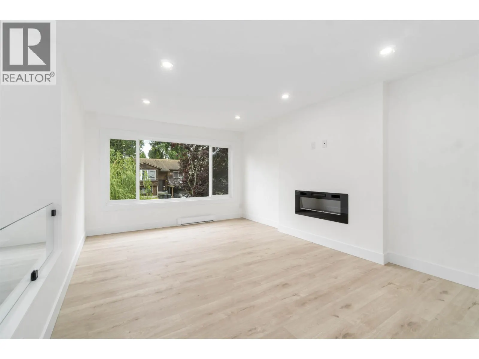 3228 SALT SPRING AVENUE