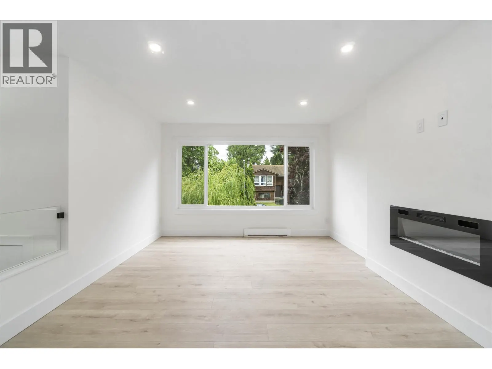3228 SALT SPRING AVENUE