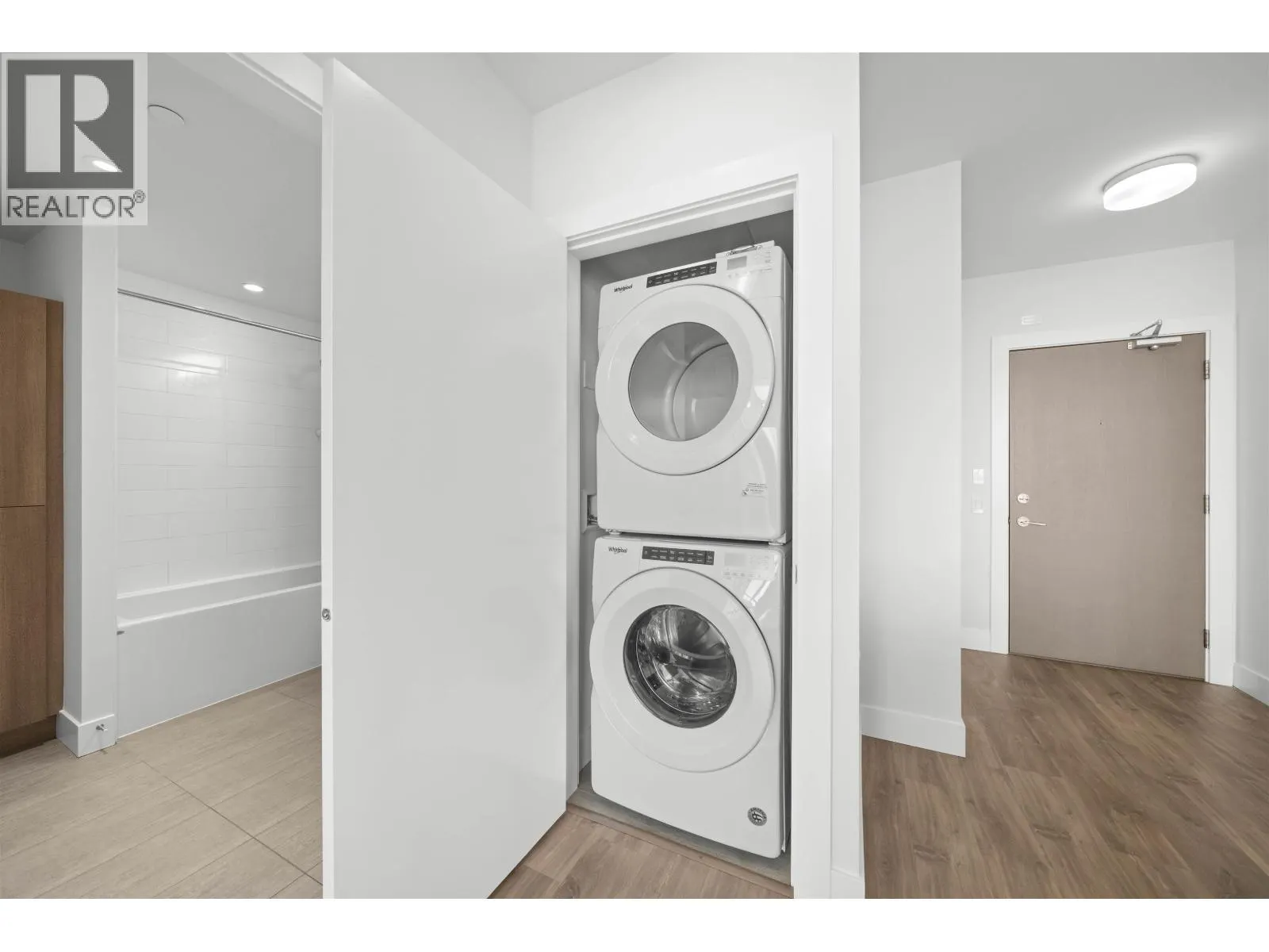 713 258 NELSON'S COURT