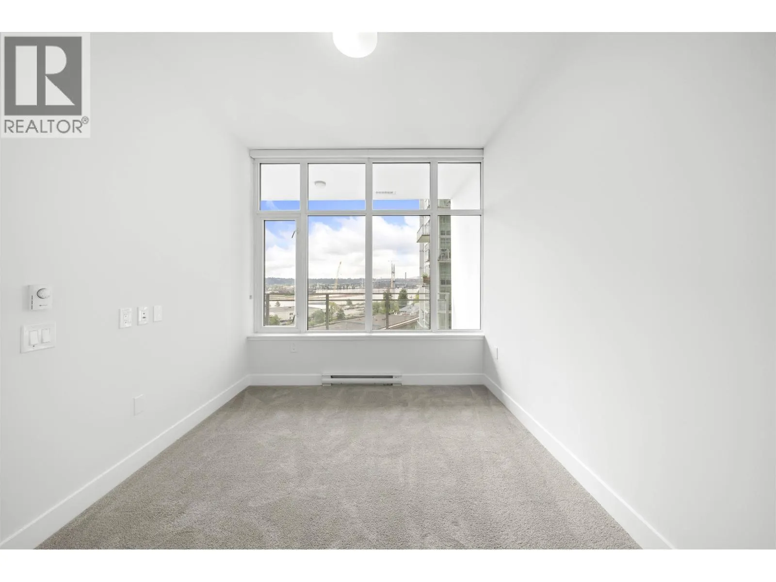713 258 NELSON'S COURT
