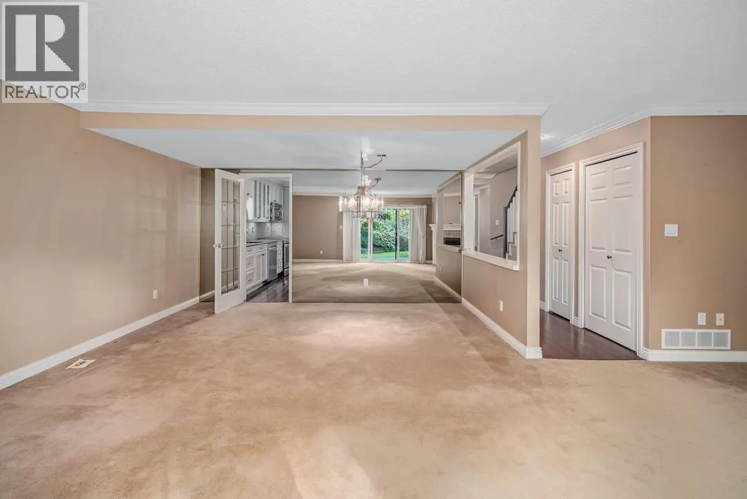 54 8111 SAUNDERS ROAD