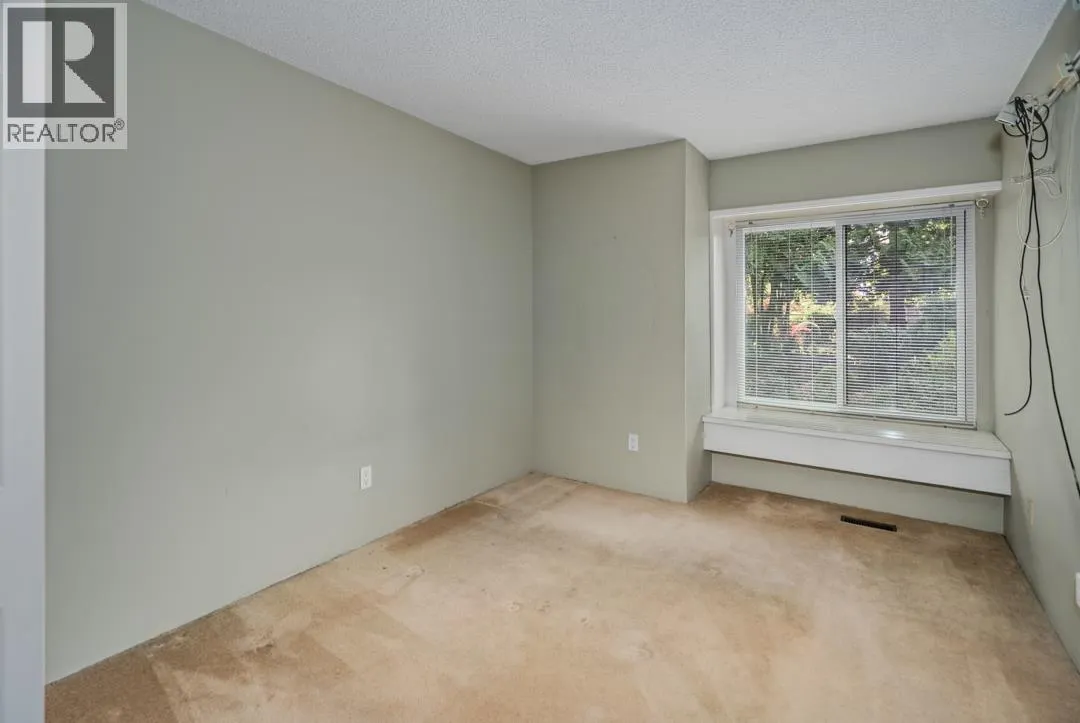 54 8111 SAUNDERS ROAD