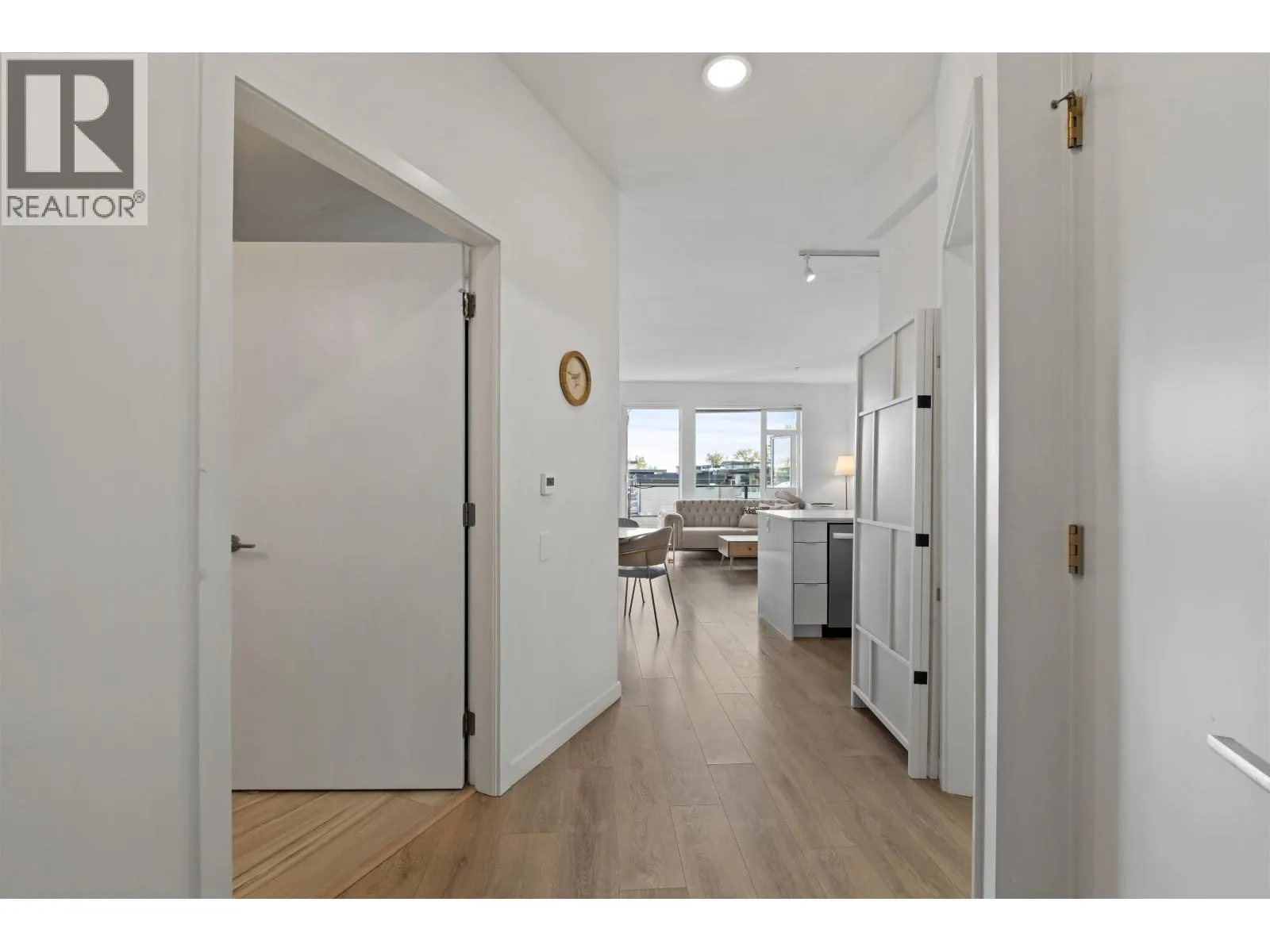505 725 MARINE DRIVE