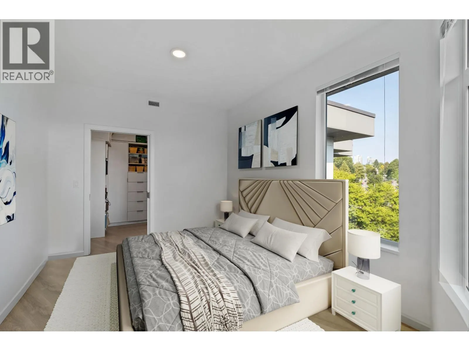 505 725 MARINE DRIVE