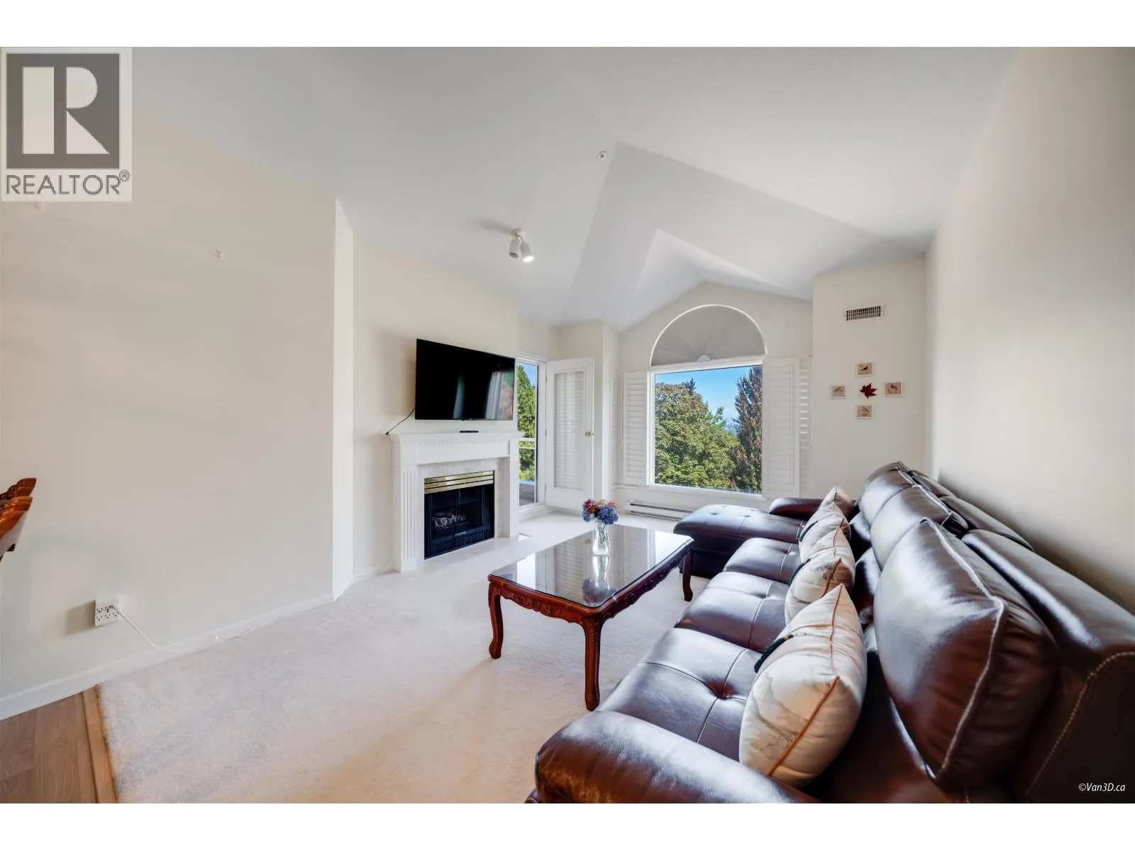612 5262 OAKMOUNT CRESCENT