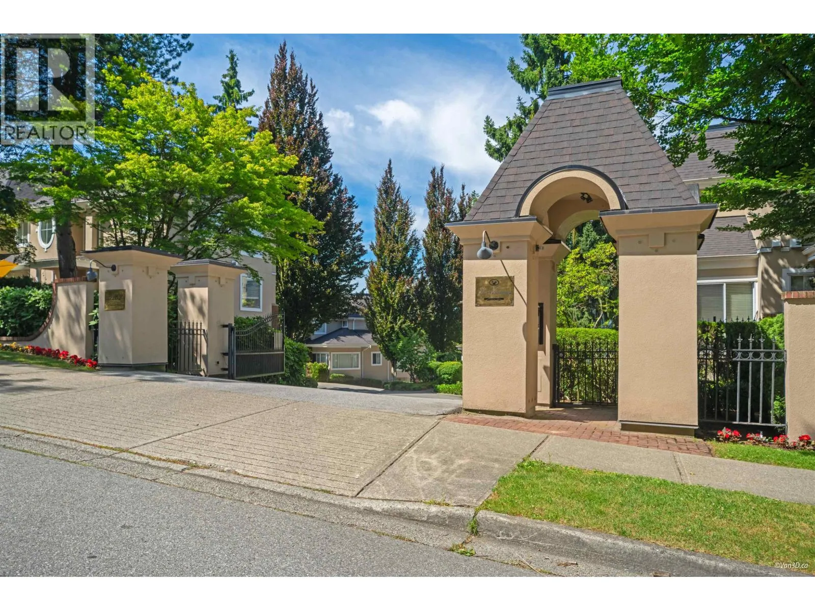 612 5262 OAKMOUNT CRESCENT