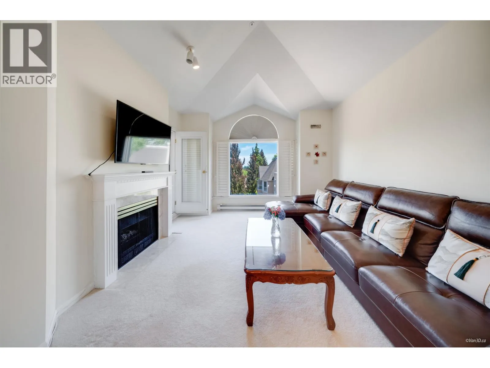 612 5262 OAKMOUNT CRESCENT