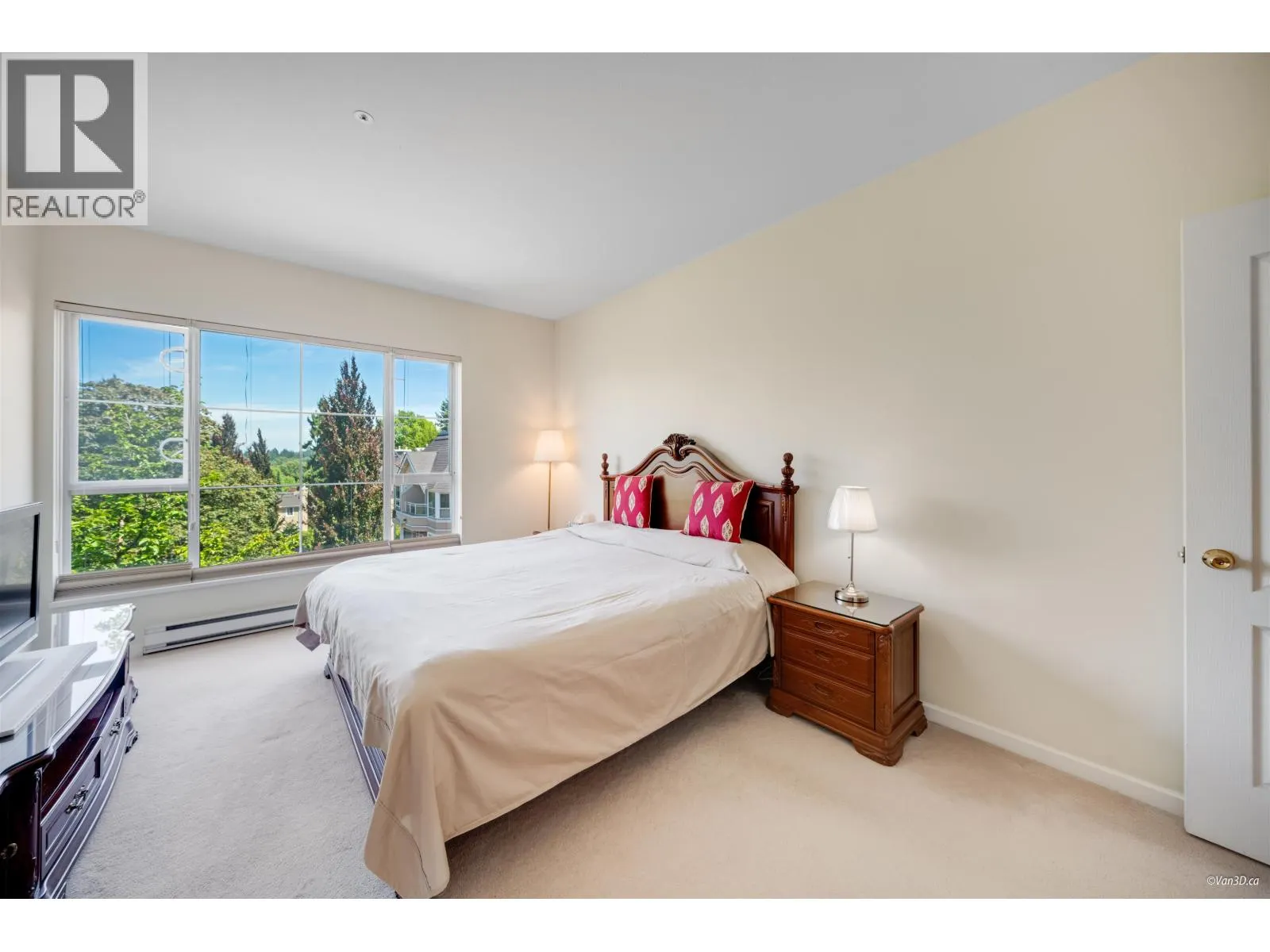 612 5262 OAKMOUNT CRESCENT