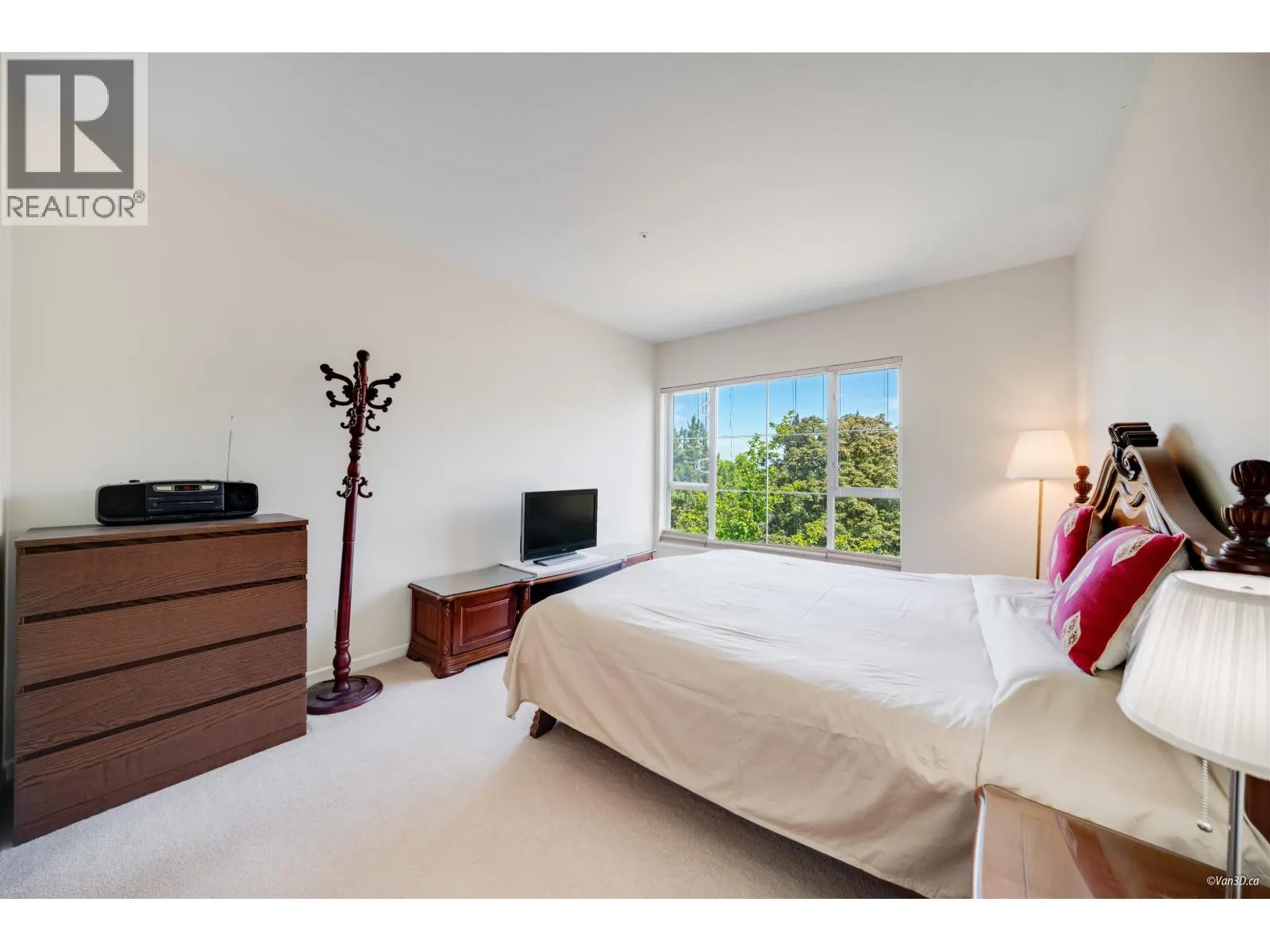 612 5262 OAKMOUNT CRESCENT