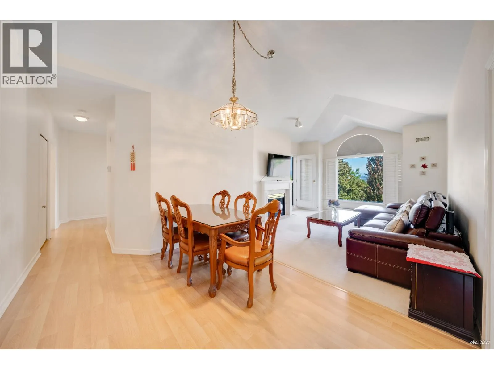 612 5262 OAKMOUNT CRESCENT