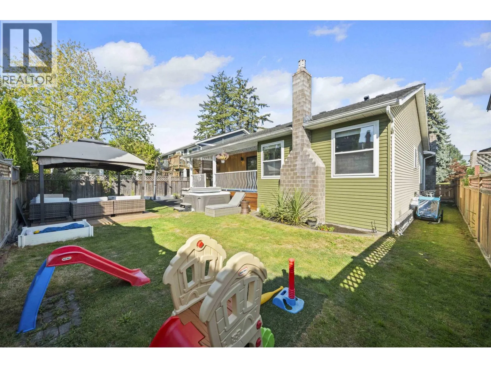 4939 LINDEN DRIVE